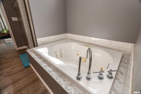 Tiny photo for 905 N GRANITE Street, Marion, IL 62959 (MLS # EB458746)