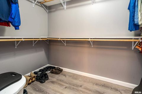 Tiny photo for 905 N GRANITE Street, Marion, IL 62959 (MLS # EB458746)