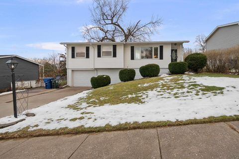 Photo of 4723 Western Avenue, Davenport, IA 52806 (MLS # 100000045)