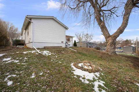 Tiny photo for 4723 Western Avenue, Davenport, IA 52806 (MLS # 100000045)