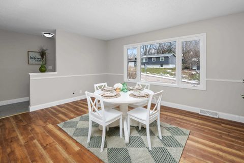 Tiny photo for 4723 Western Avenue, Davenport, IA 52806 (MLS # 100000045)