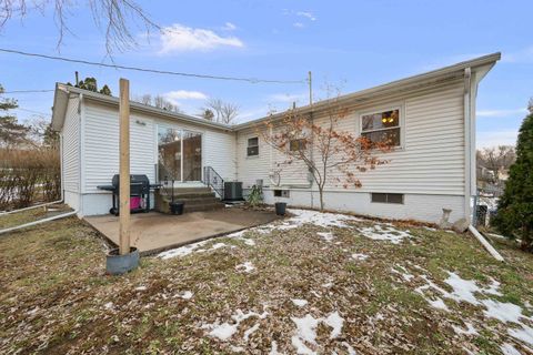 Tiny photo for 4723 Western Avenue, Davenport, IA 52806 (MLS # 100000045)