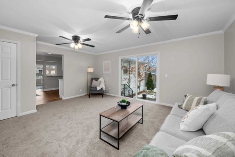 Tiny photo for 4723 Western Avenue, Davenport, IA 52806 (MLS # 100000045)