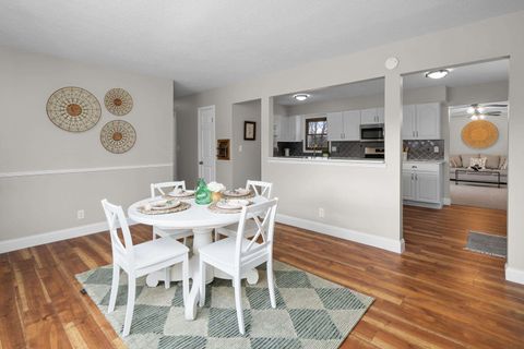 Tiny photo for 4723 Western Avenue, Davenport, IA 52806 (MLS # 100000045)