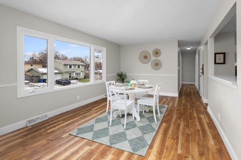 Tiny photo for 4723 Western Avenue, Davenport, IA 52806 (MLS # 100000045)