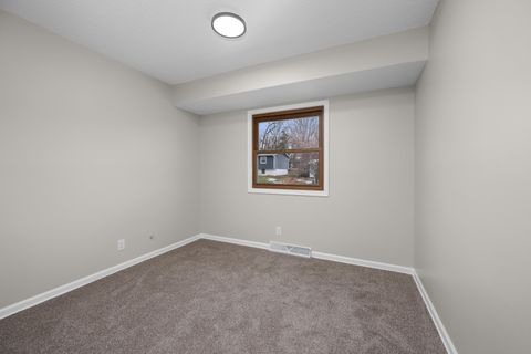 Tiny photo for 4723 Western Avenue, Davenport, IA 52806 (MLS # 100000045)