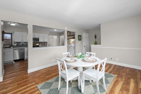 Tiny photo for 4723 Western Avenue, Davenport, IA 52806 (MLS # 100000045)