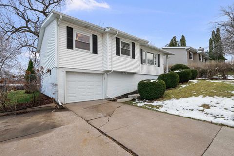 Tiny photo for 4723 Western Avenue, Davenport, IA 52806 (MLS # 100000045)