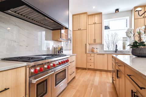 Tiny photo for 527 Kensington Court, Hinsdale, IL 60521 (MLS # 12547997)