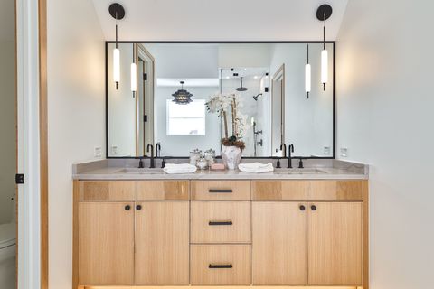 Tiny photo for 527 Kensington Court, Hinsdale, IL 60521 (MLS # 12547997)