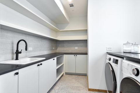 Tiny photo for 527 Kensington Court, Hinsdale, IL 60521 (MLS # 12547997)