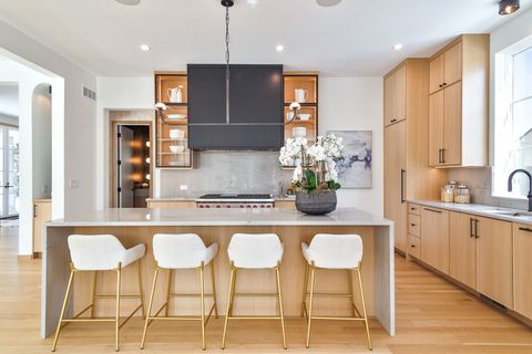 Tiny photo for 527 Kensington Court, Hinsdale, IL 60521 (MLS # 12547997)