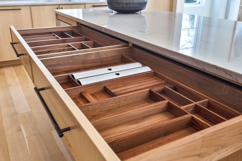 Tiny photo for 527 Kensington Court, Hinsdale, IL 60521 (MLS # 12547997)