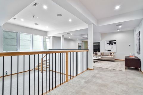 Tiny photo for 527 Kensington Court, Hinsdale, IL 60521 (MLS # 12547997)