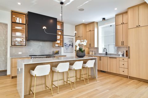 Tiny photo for 527 Kensington Court, Hinsdale, IL 60521 (MLS # 12547997)