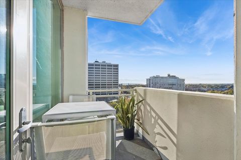 Tiny photo for 1570 ELMWOOD Avenue #1302, Evanston, IL 60201 (MLS # 12504814)