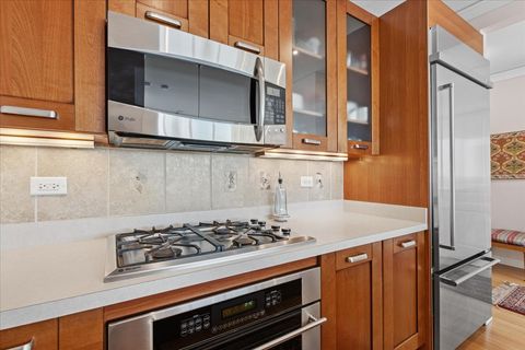 Tiny photo for 1570 ELMWOOD Avenue #1302, Evanston, IL 60201 (MLS # 12504814)