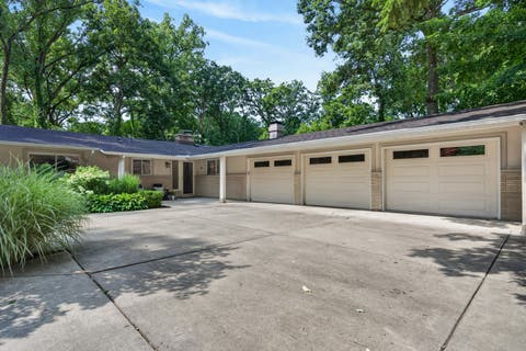 Tiny photo for 54 Oakwood Lane, Lincolnshire, IL 60069 (MLS # 12714043)