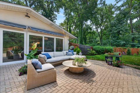 Tiny photo for 54 Oakwood Lane, Lincolnshire, IL 60069 (MLS # 12714043)