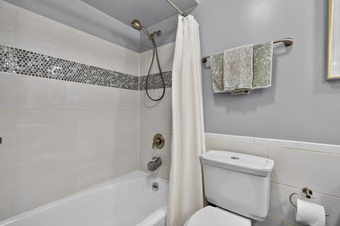 Tiny photo for 54 Oakwood Lane, Lincolnshire, IL 60069 (MLS # 12714043)