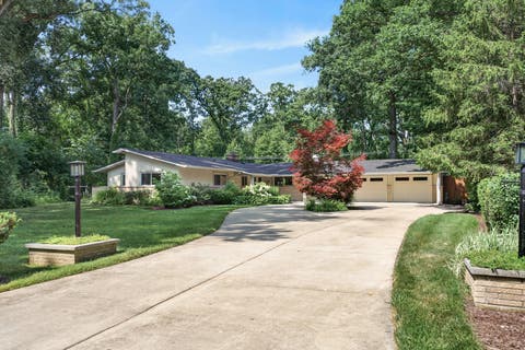 Tiny photo for 54 Oakwood Lane, Lincolnshire, IL 60069 (MLS # 12714043)