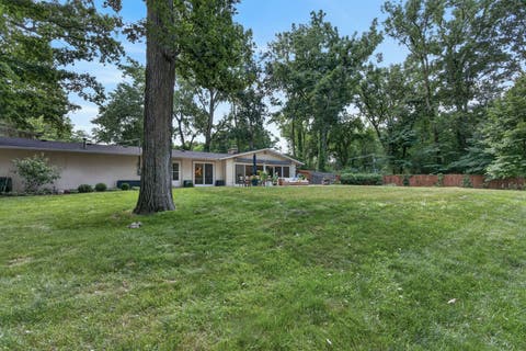 Tiny photo for 54 Oakwood Lane, Lincolnshire, IL 60069 (MLS # 12714043)
