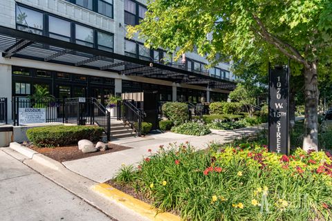 Photo of 1070 W 15th Street #404, Chicago, IL 60608 (MLS # 12593312)