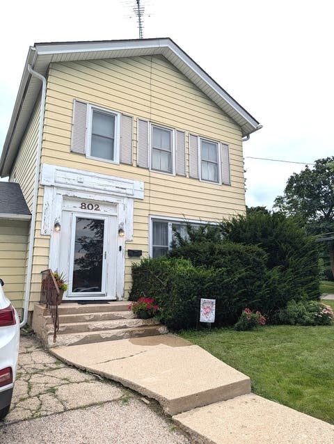Photo of 802 Erie Street, Elgin, IL 60123 (MLS # 12739385)