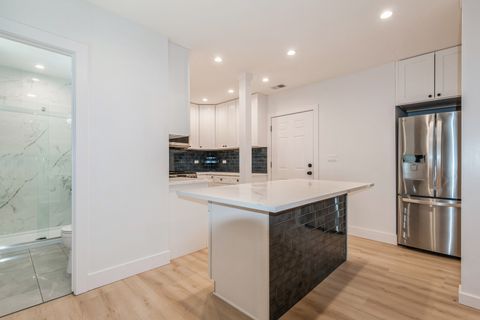 Tiny photo for 1535 W Estes Avenue #G, Chicago, IL 60626 (MLS # 12542838)