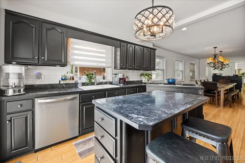 Tiny photo for 83 N Park Boulevard, Glen Ellyn, IL 60137 (MLS # 12584370)