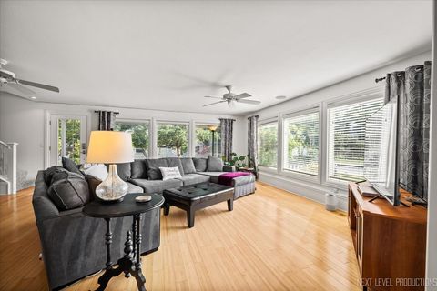 Tiny photo for 83 N Park Boulevard, Glen Ellyn, IL 60137 (MLS # 12584370)