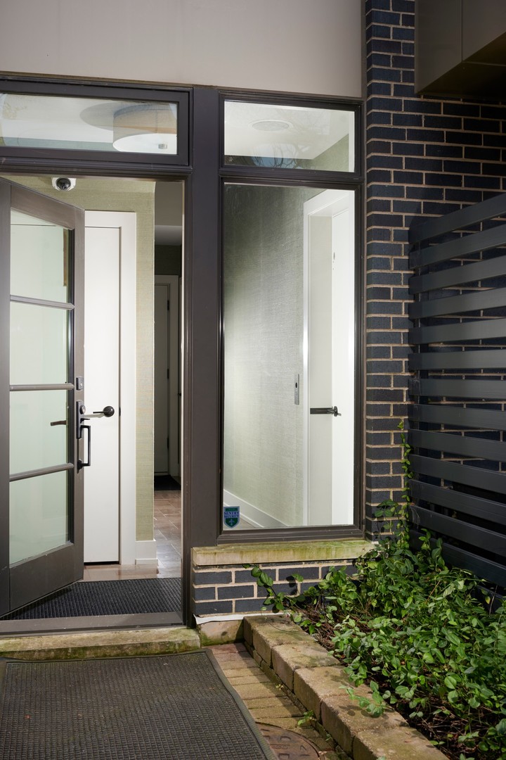 1305 W Diversey Parkway 2