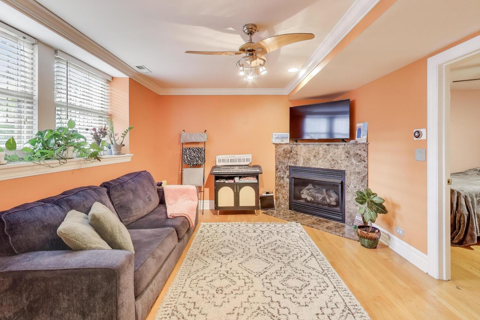 2135 N Kedzie Boulevard G