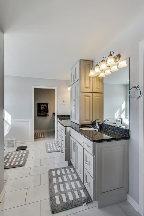 Tiny photo for 10S330 Oneill Drive, Burr Ridge, IL 60527 (MLS # 12543212)