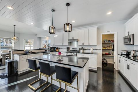 Tiny photo for 10S330 Oneill Drive, Burr Ridge, IL 60527 (MLS # 12543212)