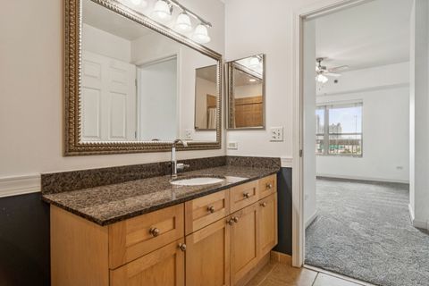 Tiny photo for 720 W RANDOLPH Street #502, Chicago, IL 60661 (MLS # 12466993)