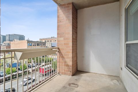 Tiny photo for 720 W RANDOLPH Street #502, Chicago, IL 60661 (MLS # 12466993)