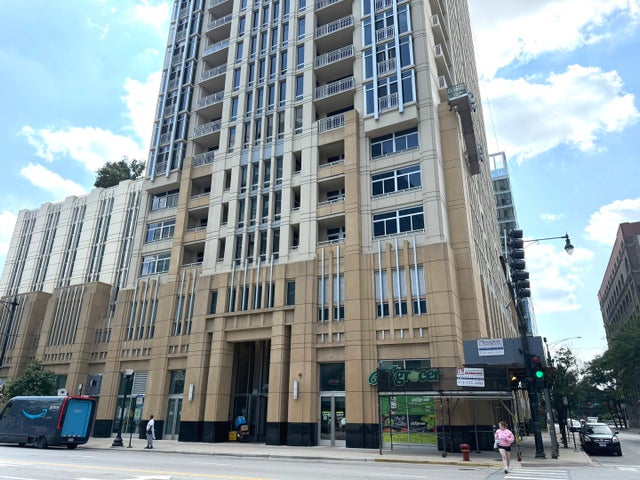 1400 S Michigan Avenue P-251