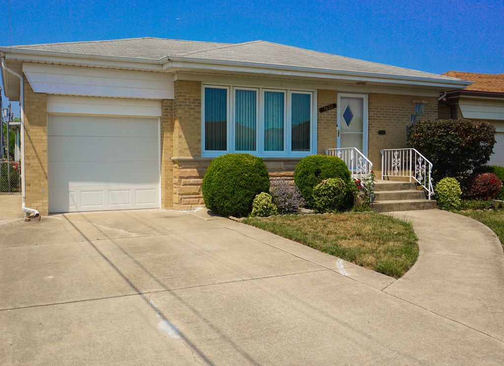 Photo for 7632 W Norridge Street, Harwood Heights, IL 60706 (MLS # 12414601)