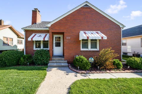 Tiny photo for 2134 W Locust Street, Davenport, IA 52804 (MLS # 12681592)