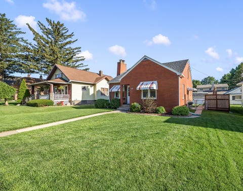 Tiny photo for 2134 W Locust Street, Davenport, IA 52804 (MLS # 12681592)