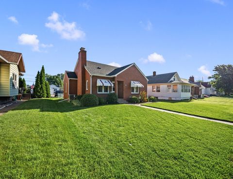 Photo of 2134 W Locust Street, Davenport, IA 52804 (MLS # 12681592)