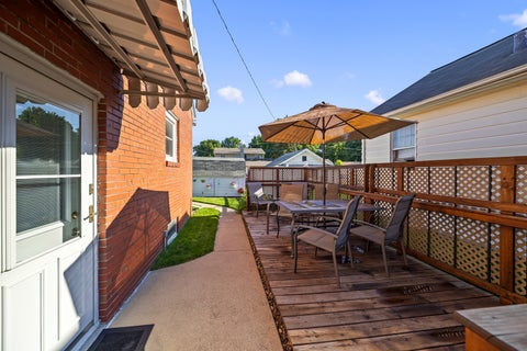 Tiny photo for 2134 W Locust Street, Davenport, IA 52804 (MLS # 12681592)
