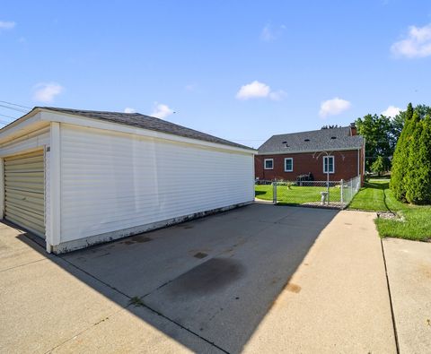 Tiny photo for 2134 W Locust Street, Davenport, IA 52804 (MLS # 12681592)