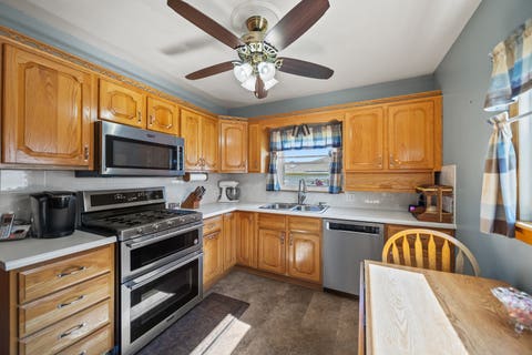 Tiny photo for 2134 W Locust Street, Davenport, IA 52804 (MLS # 12681592)