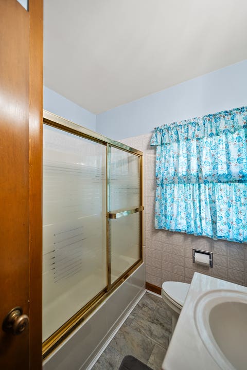 Tiny photo for 2134 W Locust Street, Davenport, IA 52804 (MLS # 12681592)