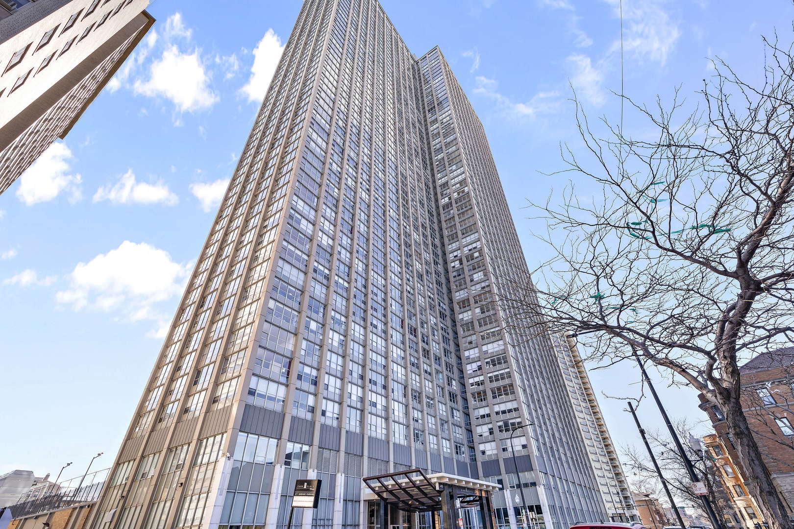 655 W IRVING PARK Road 4406