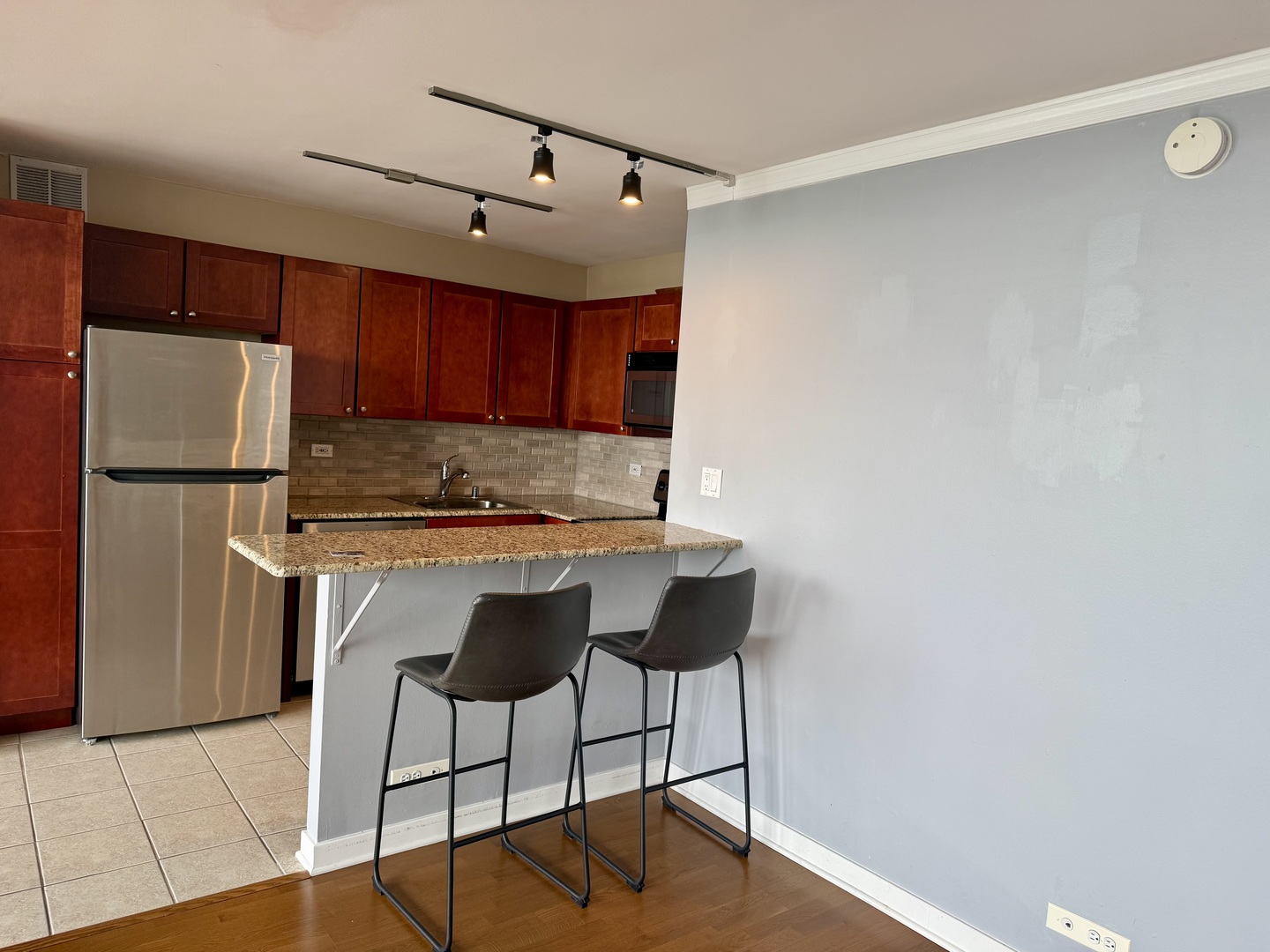 655 W IRVING PARK Road 4406