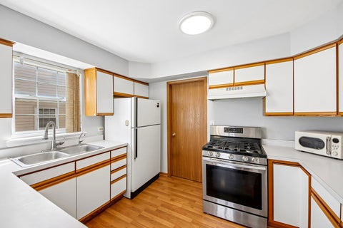 Tiny photo for 1084 Viewpoint Drive, Lake In The Hills, IL 60156 (MLS # 12782039)