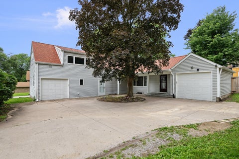 Photo of 1321 46th Avenue, Rock Island, IL 61201 (MLS # 12685249)
